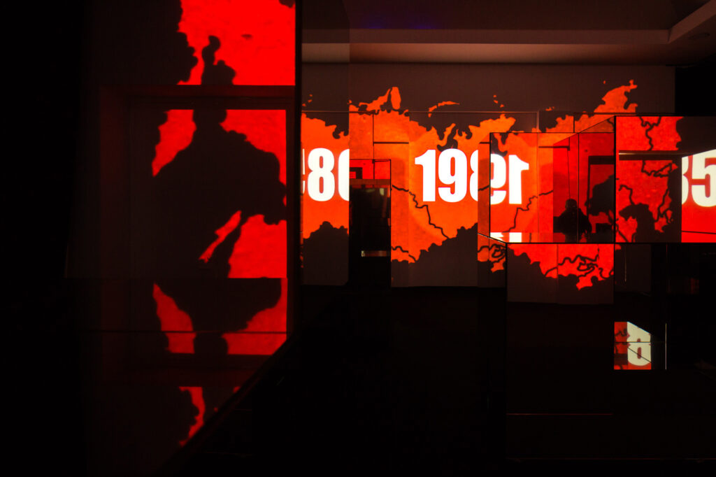 Interactive exhibition that allowed its visitors to experience a 100 year Lithuanian history period